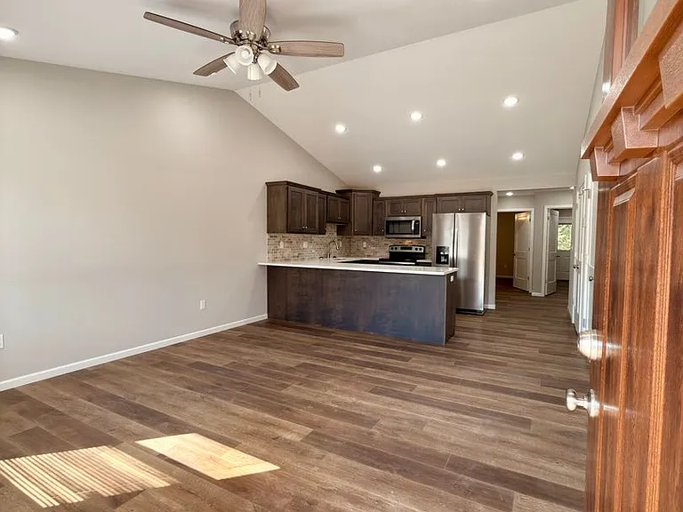 1802 Saint Mathews St — Photo 3