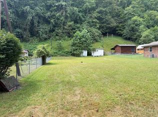 199 Poplar Ln, Oceana, WV 24870