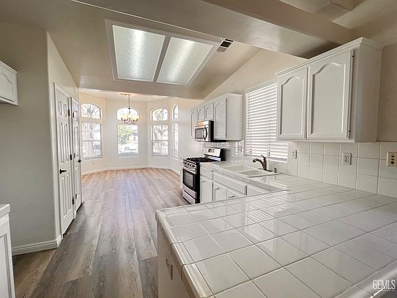5th image of 8409 Hoodsport Ave
