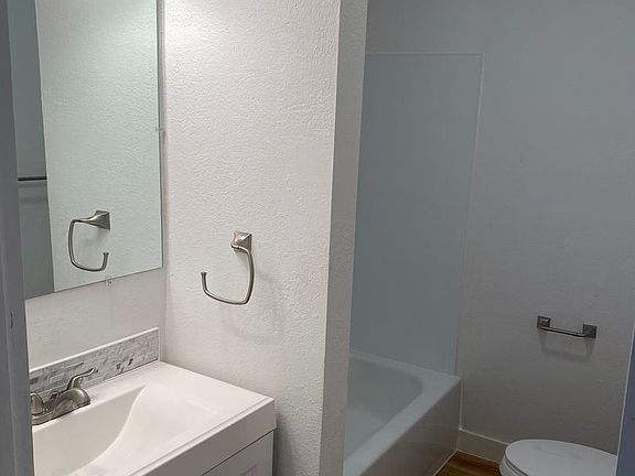 4th image of 1714 W Pacific Ave APT C