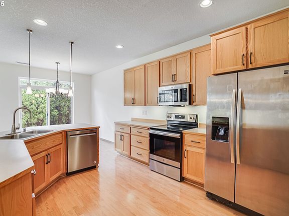 3rd image of 3900 NE 95th Cir