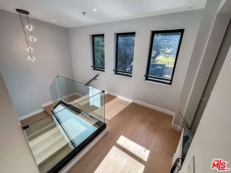 1734 N Beverly Glen Blvd — Photo 35