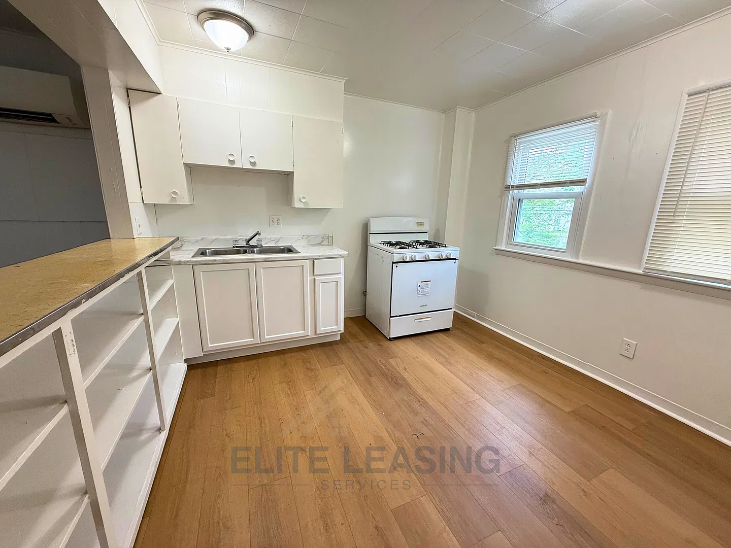 1258 SW Clay — Photo 3