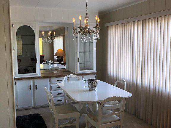 3rd image of 86 Desert Rose Dr