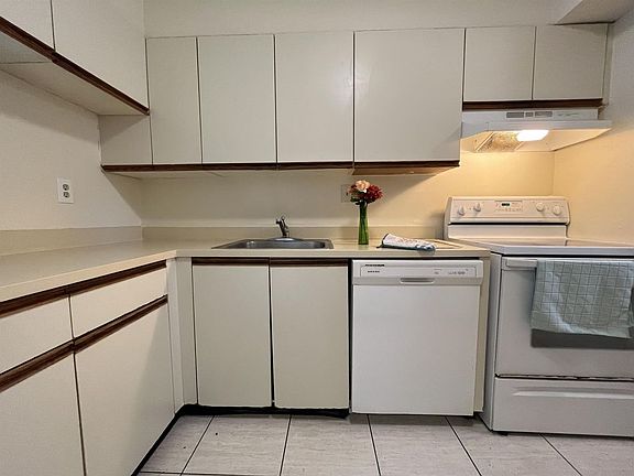 5th image of 8025 Colony Cir S Unit 17-109