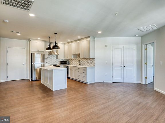 4th image of 210 E Boscawen St #201