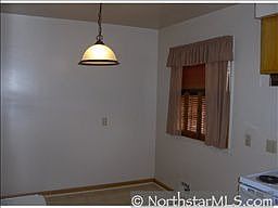 4th image of 621 Agnes St