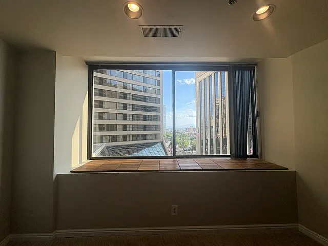 48 W Broadway — Photo 1