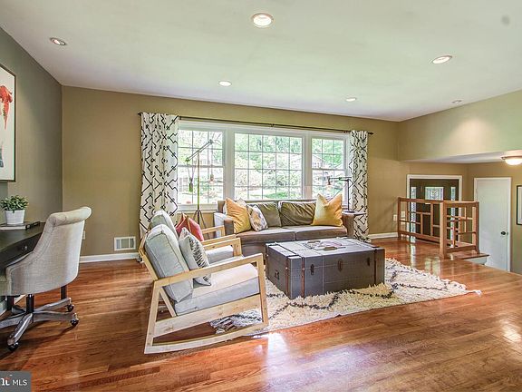 4th image of 5316 Crestedge Ln