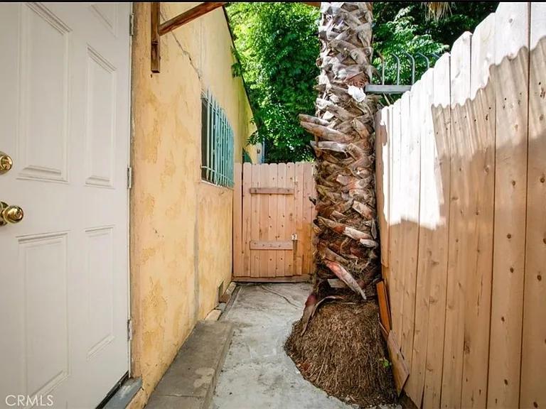 1349 N Citrus Ave — Photo 20