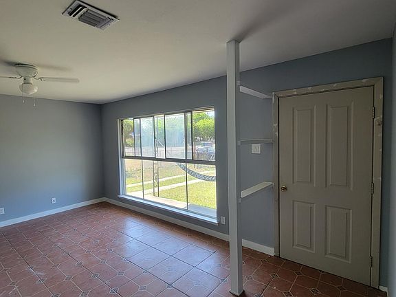 3rd image of 5522 Knoll Krest Dr