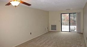 4th image of 1921 Blackstone Dr
