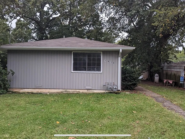 1910 E Monroe St #B — Photo 3