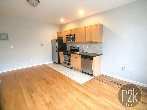 3rd image of 2906 21st Ave #1F