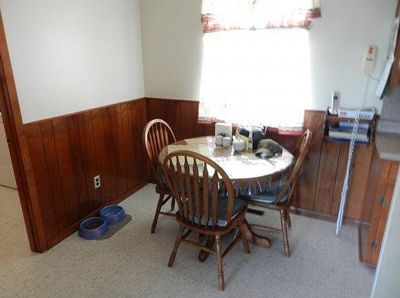 3rd image of 111 Lakeshore Dr