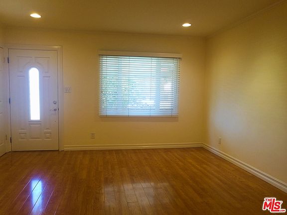 3rd image of 8826 Hazeltine Ave