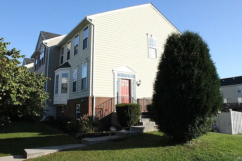 17374 Avion Sq photo 1