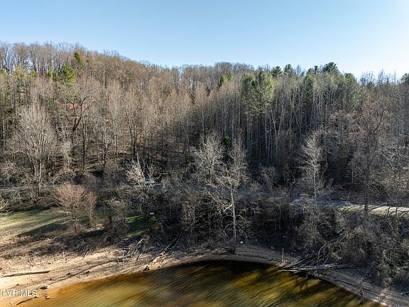 3rd image of 387 Goose Bradley Ln