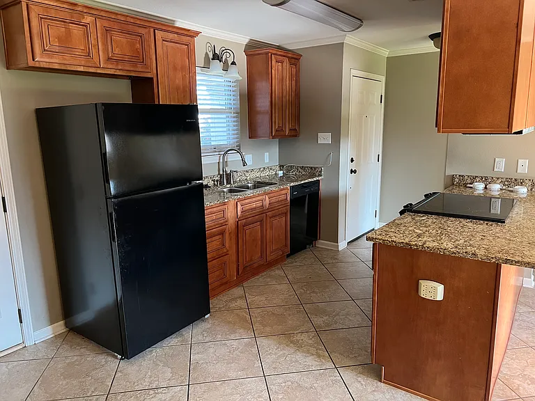 1410 Arapaho Trl — Photo 21