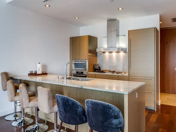 2900 McKinnon St APT 402, Dallas, TX 75201