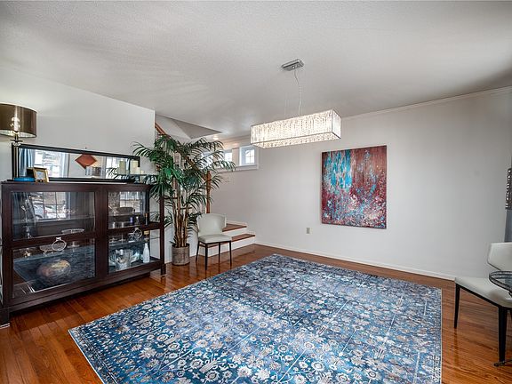 5th image of 3817 Riverside Dr NE