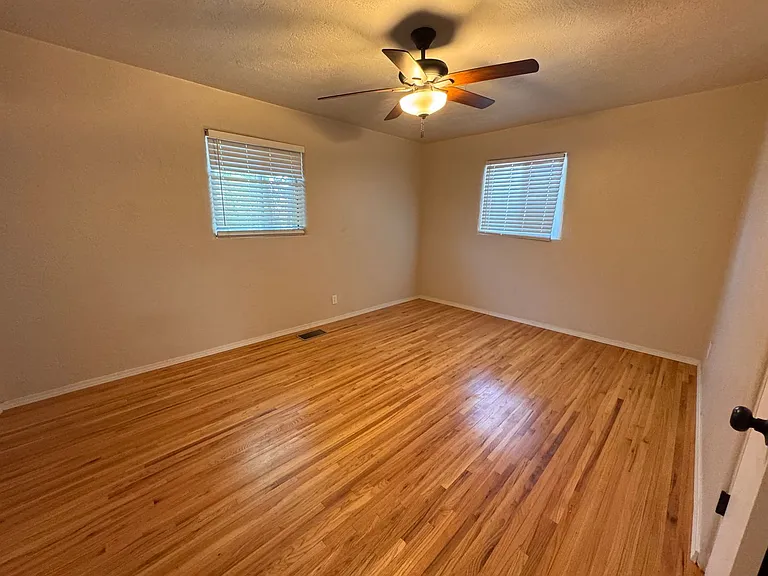 1109 Indiana St SE — Photo 17