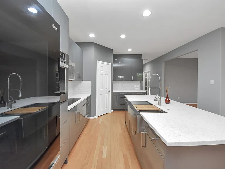 10062 Hillside Bayou Dr — Photo 24