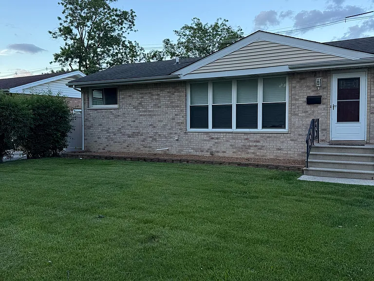 Iris Ln — Photo 2
