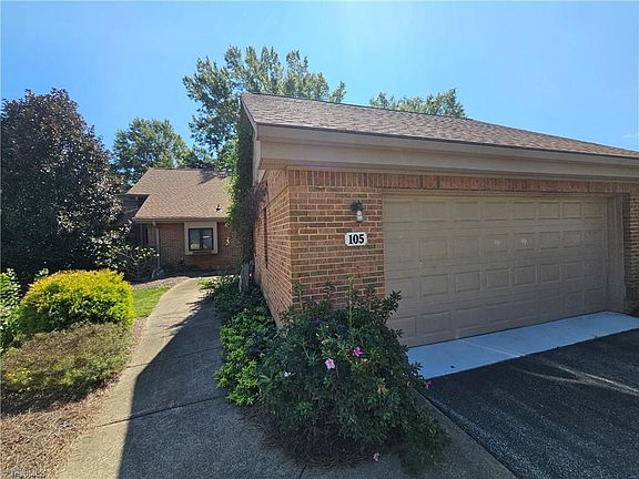 3rd image of 105 Willowbrook Pl