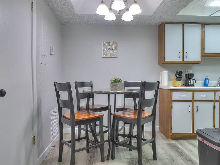 2480 N Graceland Ave #5 — Photo 8