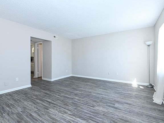 4th image of 5735 Bramblegate Rd Unit J