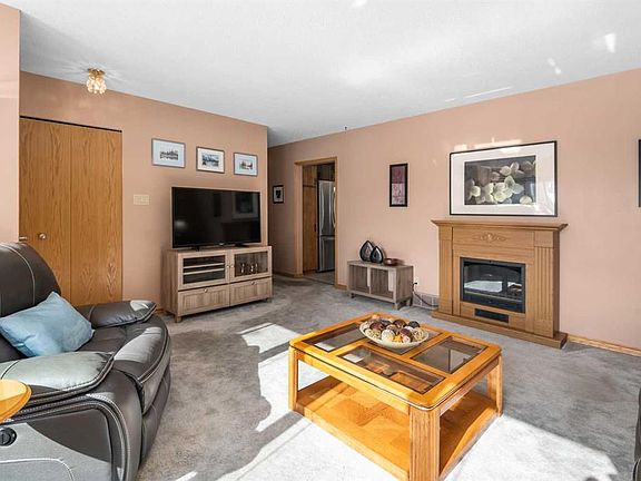 5th image of 9616 S Assiniboine Rd SE