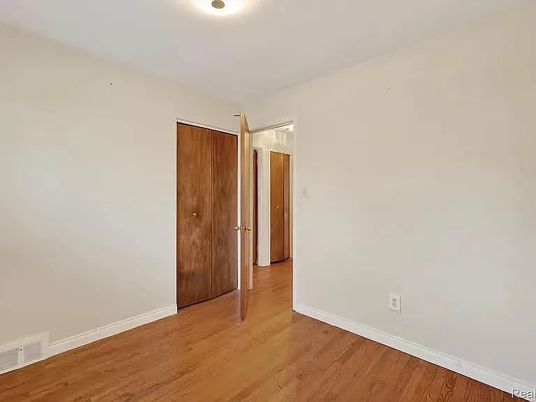 15226 Everly St — Photo 10