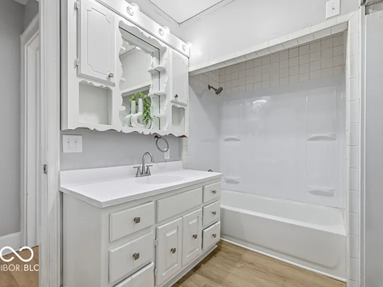911 Washington Blvd — Photo 14