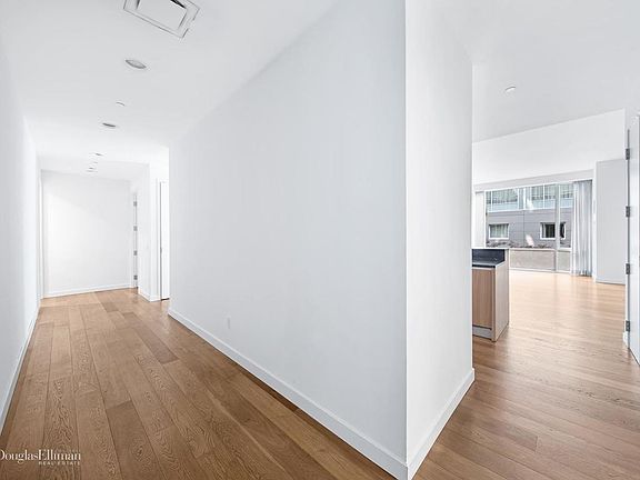 4th image of 311 West Broadway