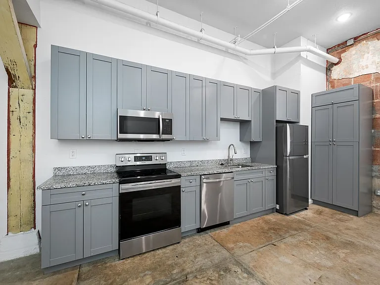 Modern, Industrial Flats in Tampa Heights — Photo 22
