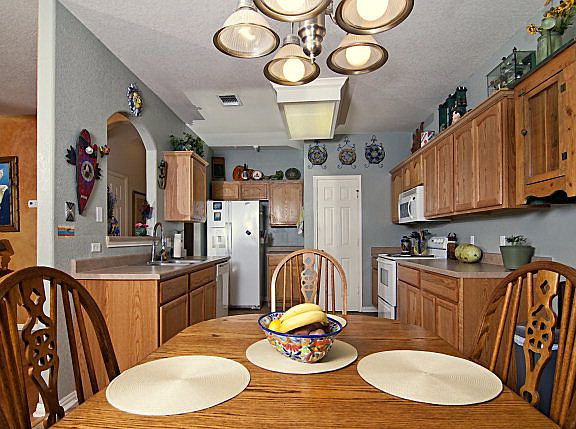 3rd image of 109 Kathryn Cv