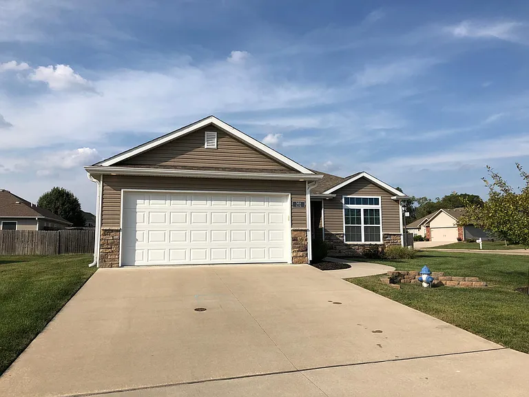 5811 Islip Dr — Photo 1