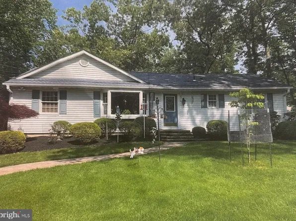 18 Summit Dr, Tabernacle, NJ 08088