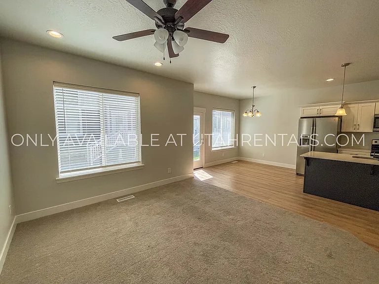 4237 W 2010 N — Photo 2