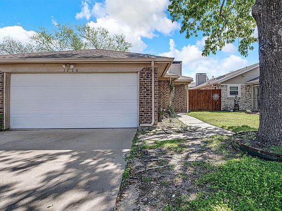 2nd image of 1726 Magnolia Ln