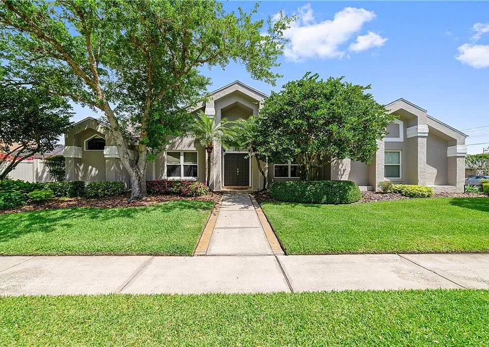1st image of 813 Silverwood Dr