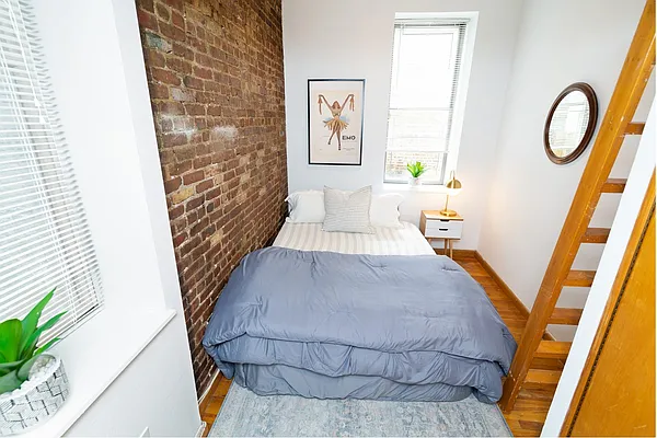 Sold by Level Group | media 10