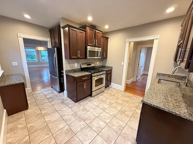 98 Putnam St #1 — Photo 8