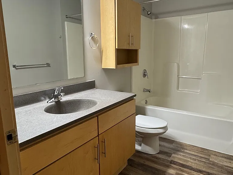 309 Roberts St N #203 — Photo 23