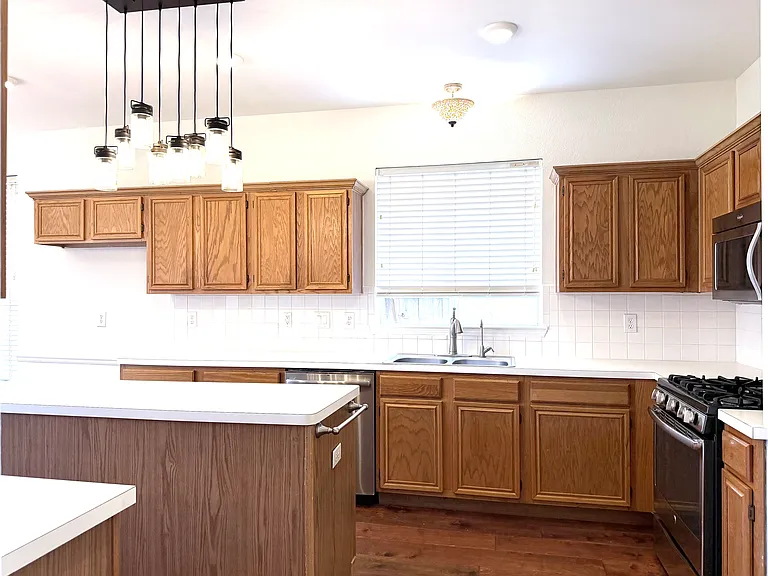 10105 Samantha Dr — Photo 9
