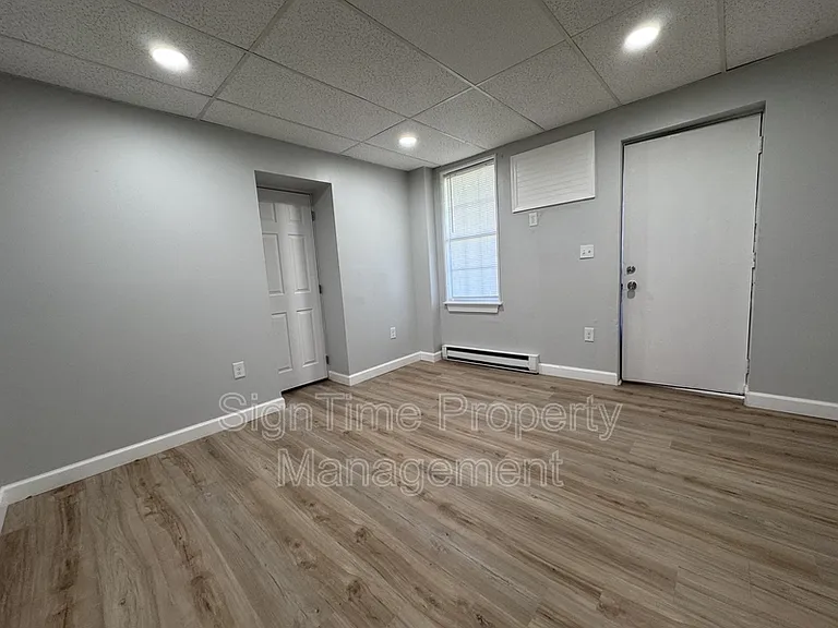 229 N Jonathan St #202 — Photo 6