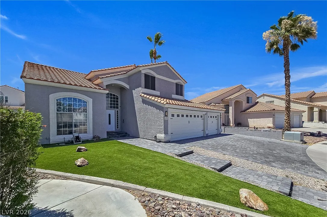 4 bed, 3.0 bath, 2499 sqft, $3,900 — Photo 3