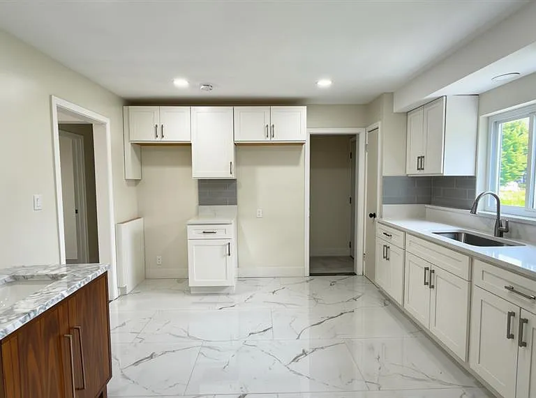 38803 Ecorse Rd — Photo 10