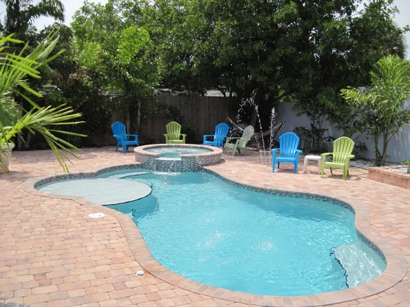 1605 NE Hilltop St, Jensen Beach, FL 34957